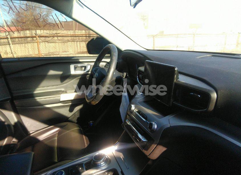 Photo 5 of 2022 Ford Explorer XLT (VIN 1FMSK8DH6NGC29701)