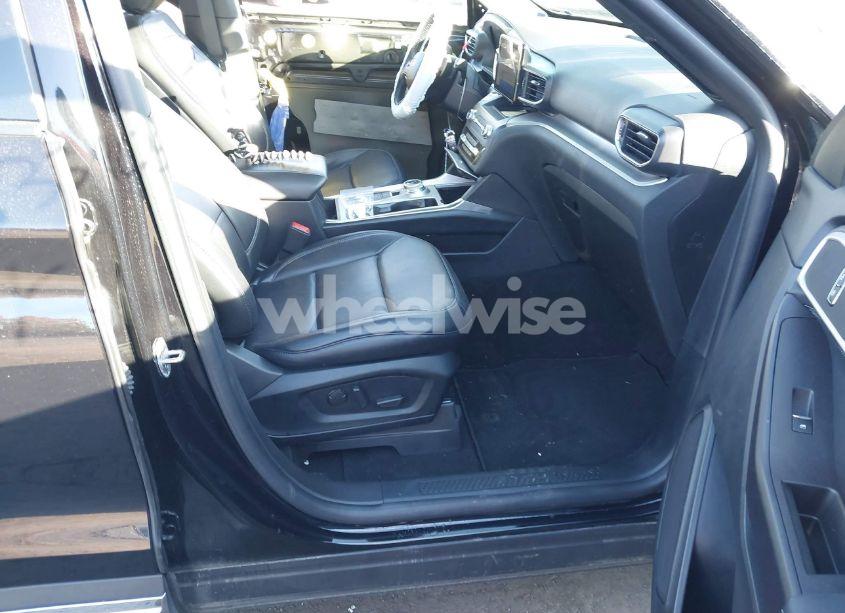 Photo 5 of 2020 Ford Explorer XLT (VIN 1FMSK8DH7LGA50449)