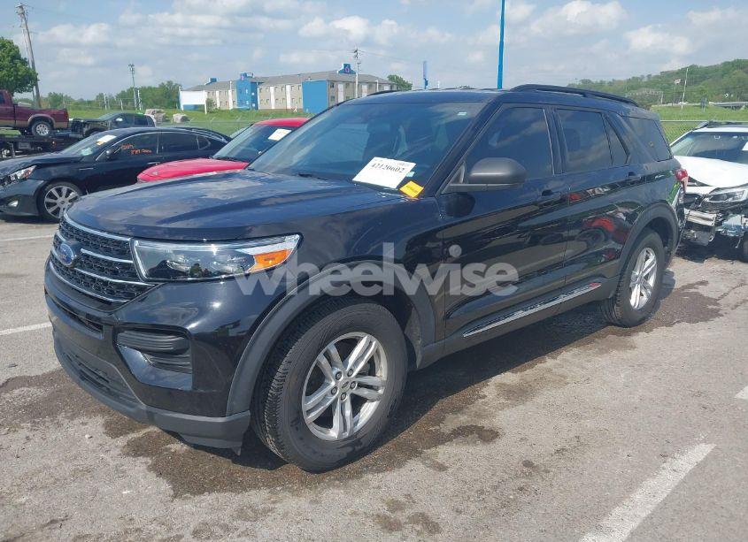 Photo 2 of 2020 Ford Explorer XLT (VIN 1FMSK8DH7LGB27949)