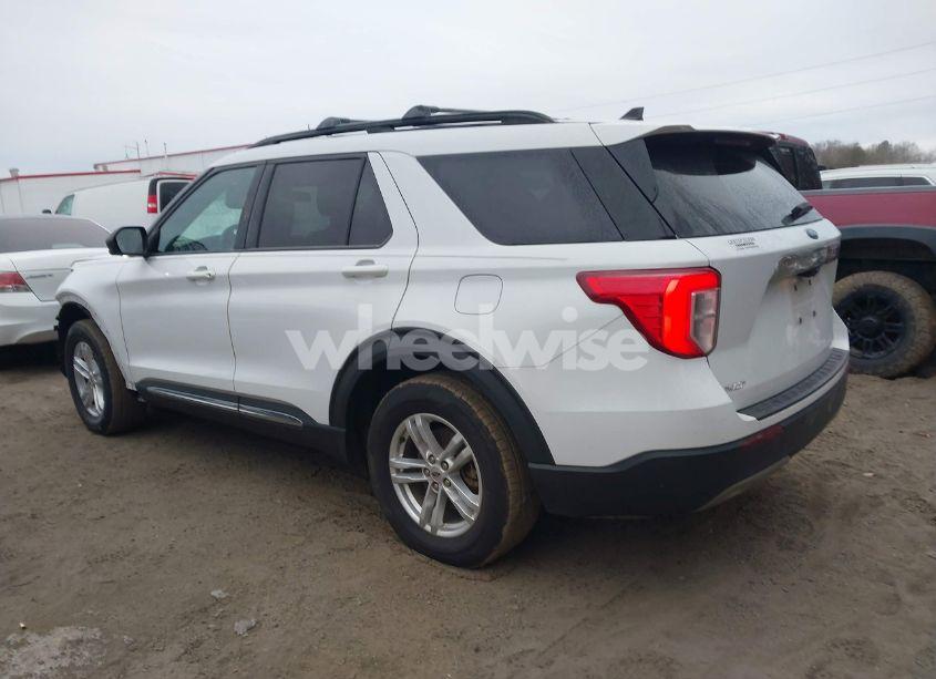 Photo 3 of 2021 Ford Explorer XLT (VIN 1FMSK8DH7MGA01141)