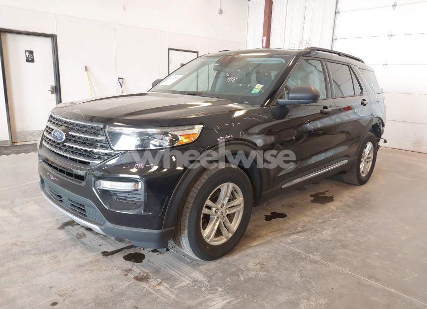 Photo 2 of 2021 Ford Explorer XLT (VIN 1FMSK8DH7MGA14617)