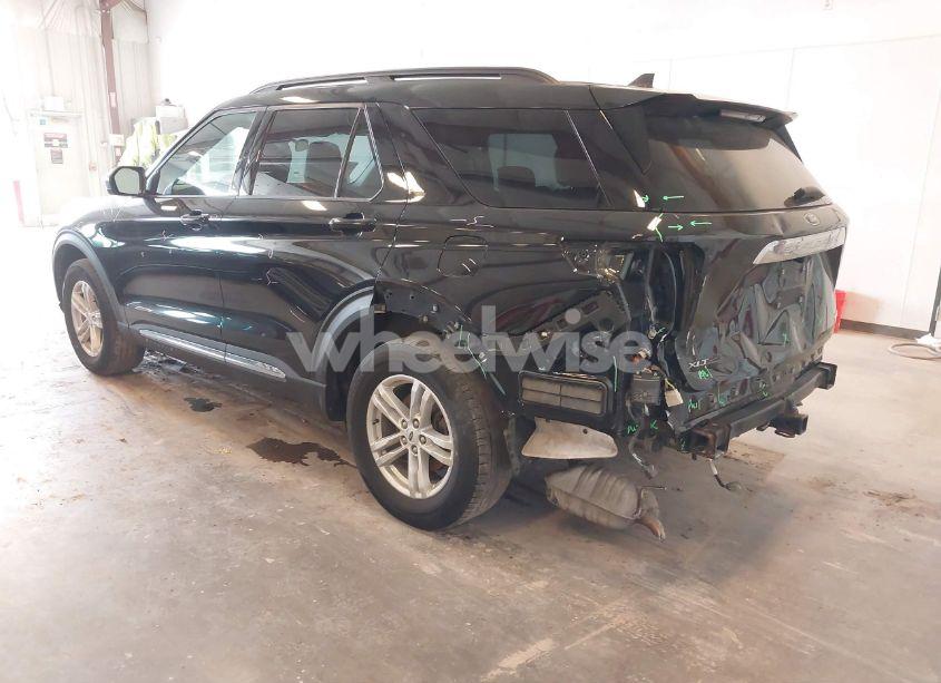 Photo 3 of 2021 Ford Explorer XLT (VIN 1FMSK8DH7MGA14617)