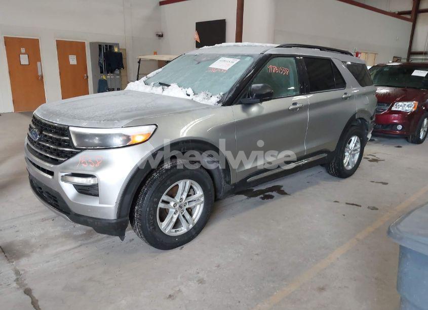 Photo 2 of 2021 Ford Explorer XLT (VIN 1FMSK8DH7MGC34999)