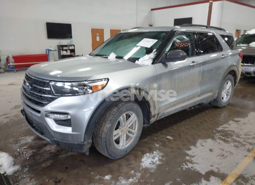Photo 2 of 2020 Ford Explorer XLT (VIN 1FMSK8DH8LGD10325)