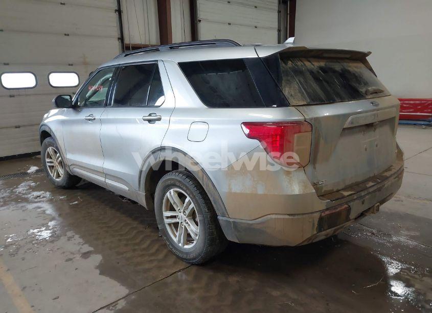 Photo 3 of 2020 Ford Explorer XLT (VIN 1FMSK8DH8LGD10325)