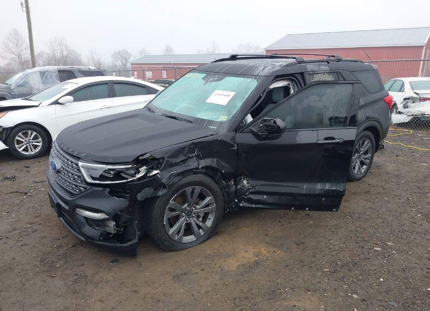 Photo 2 of 2021 Ford Explorer XLT (VIN 1FMSK8DH8MGB12992)