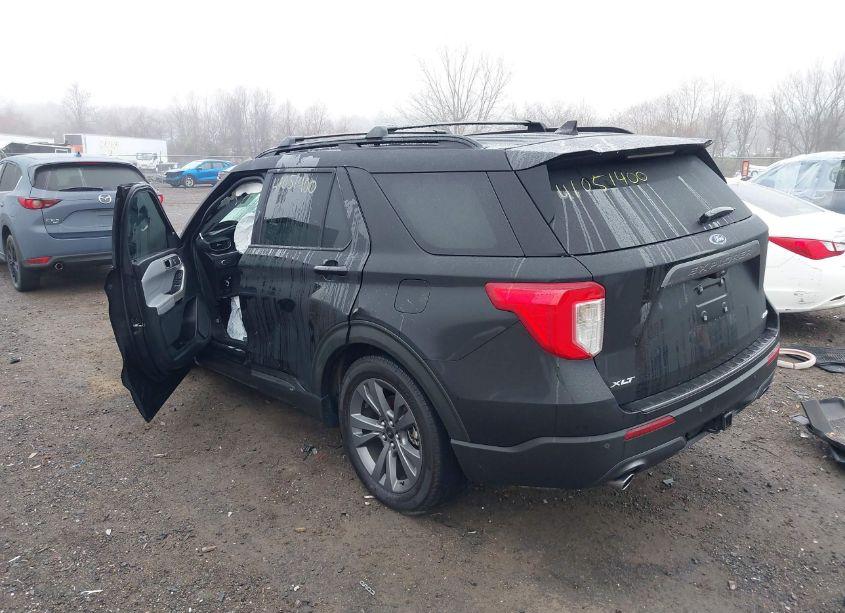 Photo 3 of 2021 Ford Explorer XLT (VIN 1FMSK8DH8MGB12992)