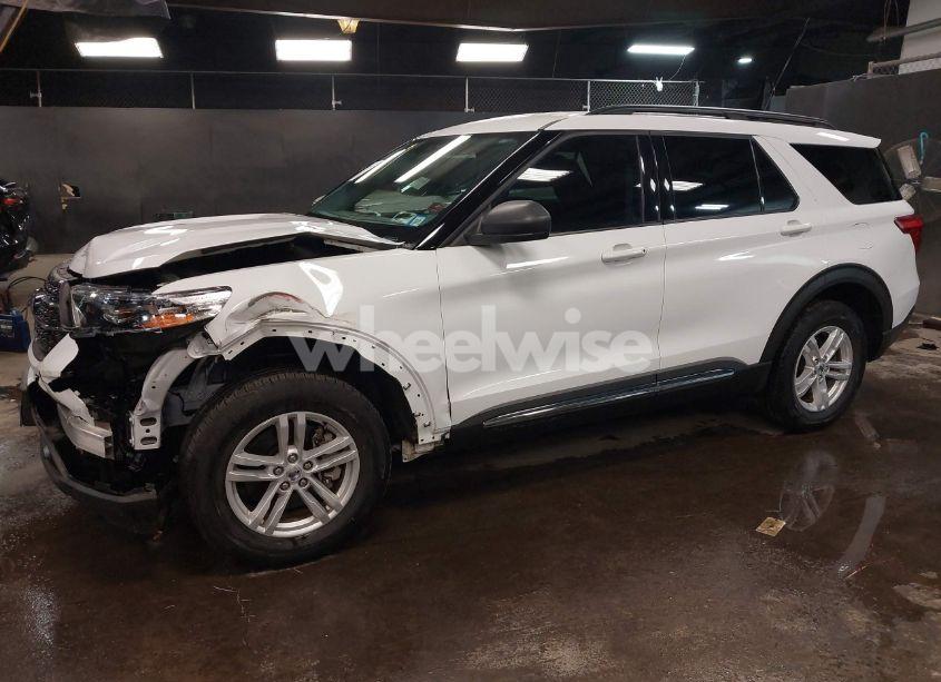 Photo 2 of 2021 Ford Explorer XLT (VIN 1FMSK8DH8MGB85697)