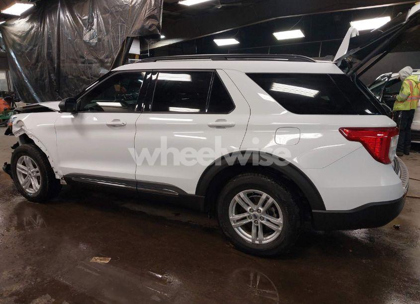 Photo 3 of 2021 Ford Explorer XLT (VIN 1FMSK8DH8MGB85697)