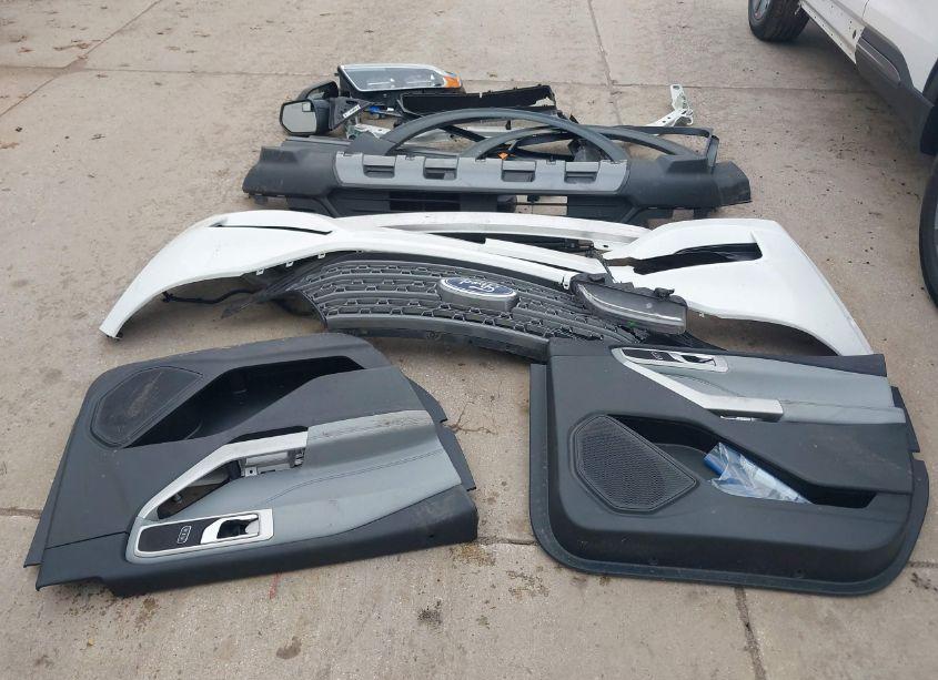 Photo 12 of 2021 Ford Explorer XLT (VIN 1FMSK8DH8MGC04264)