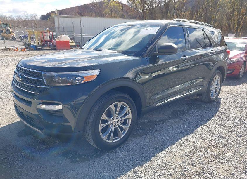 Photo 2 of 2022 Ford Explorer XLT (VIN 1FMSK8DH8NGA22064)
