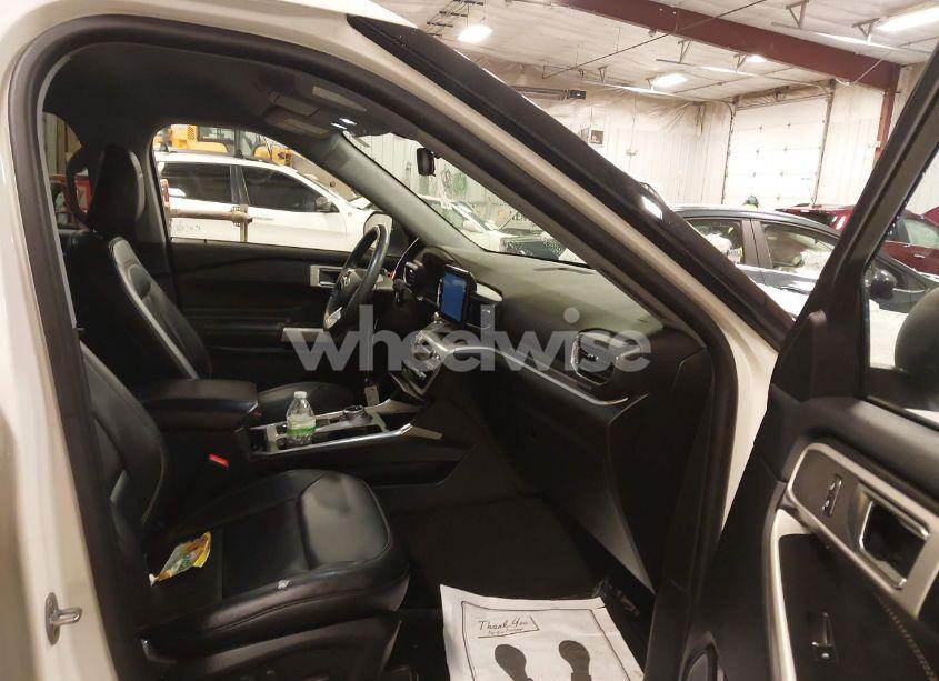 Photo 5 of 2022 Ford Explorer XLT (VIN 1FMSK8DH8NGA24171)