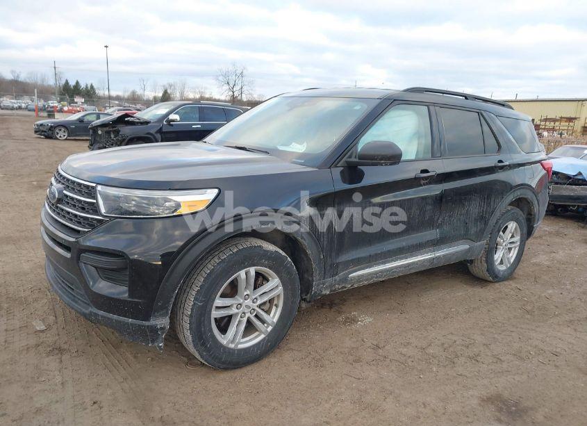 Photo 2 of 2022 Ford Explorer XLT (VIN 1FMSK8DH8NGA89828)