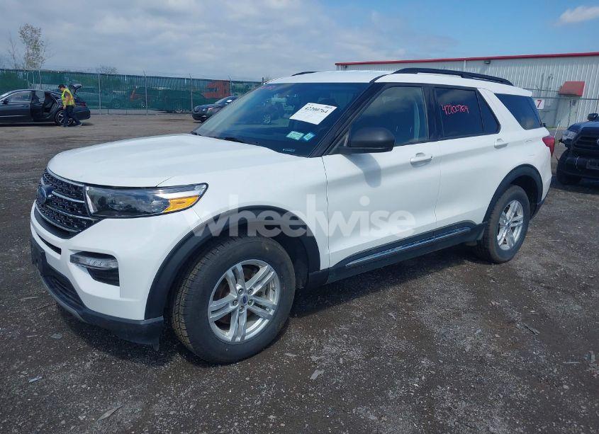 Photo 2 of 2022 Ford Explorer XLT (VIN 1FMSK8DH8NGB99424)