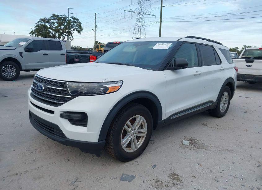 Photo 2 of 2022 Ford Explorer XLT (VIN 1FMSK8DH8NGC02824)