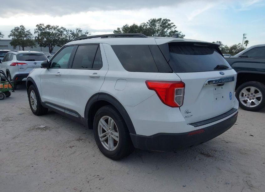 Photo 3 of 2022 Ford Explorer XLT (VIN 1FMSK8DH8NGC02824)