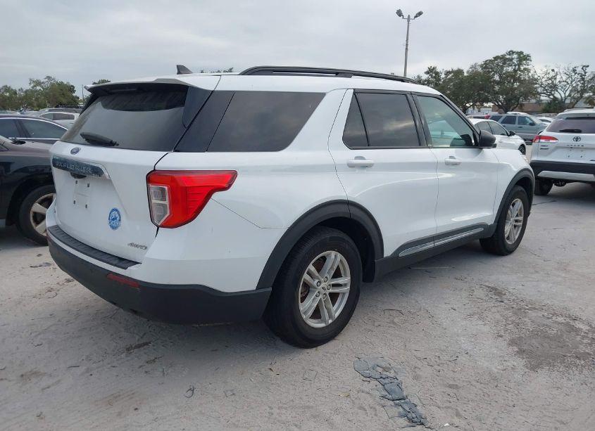 Photo 4 of 2022 Ford Explorer XLT (VIN 1FMSK8DH8NGC02824)