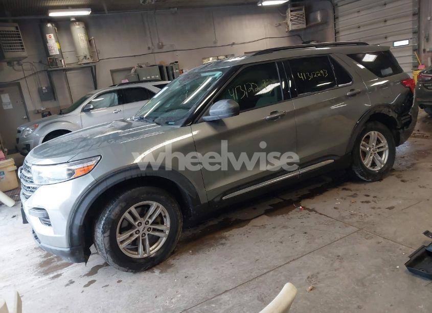 Photo 2 of 2020 Ford Explorer XLT (VIN 1FMSK8DH9LGA35953)