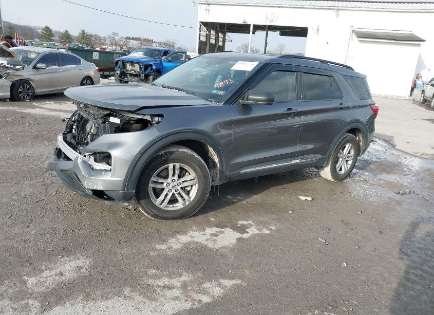 Photo 2 of 2022 Ford Explorer XLT (VIN 1FMSK8DH9NGA87893)