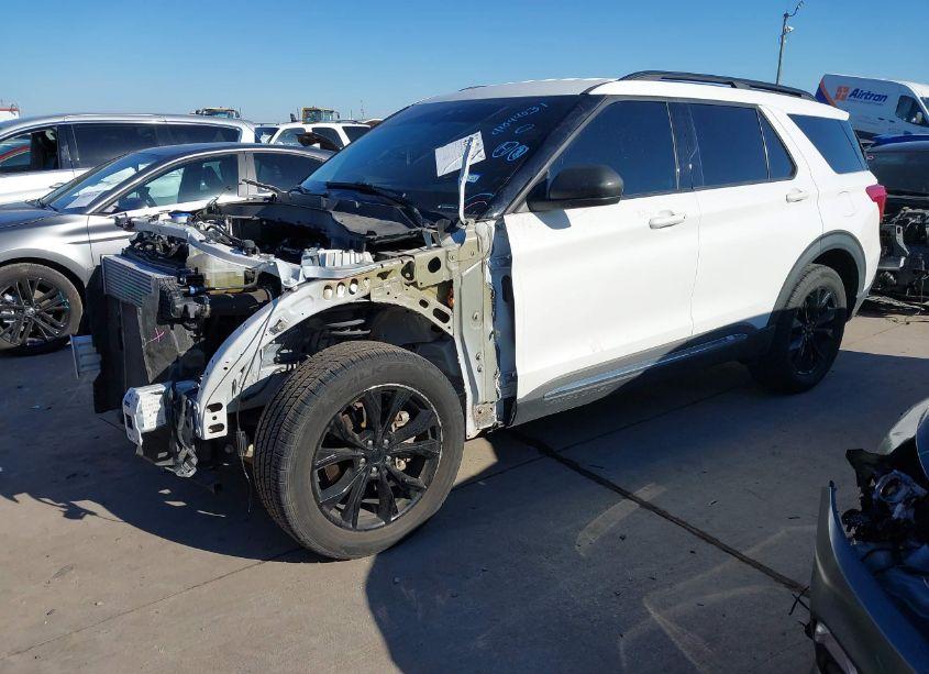Photo 2 of 2022 Ford Explorer XLT (VIN 1FMSK8DH9NGA99851)
