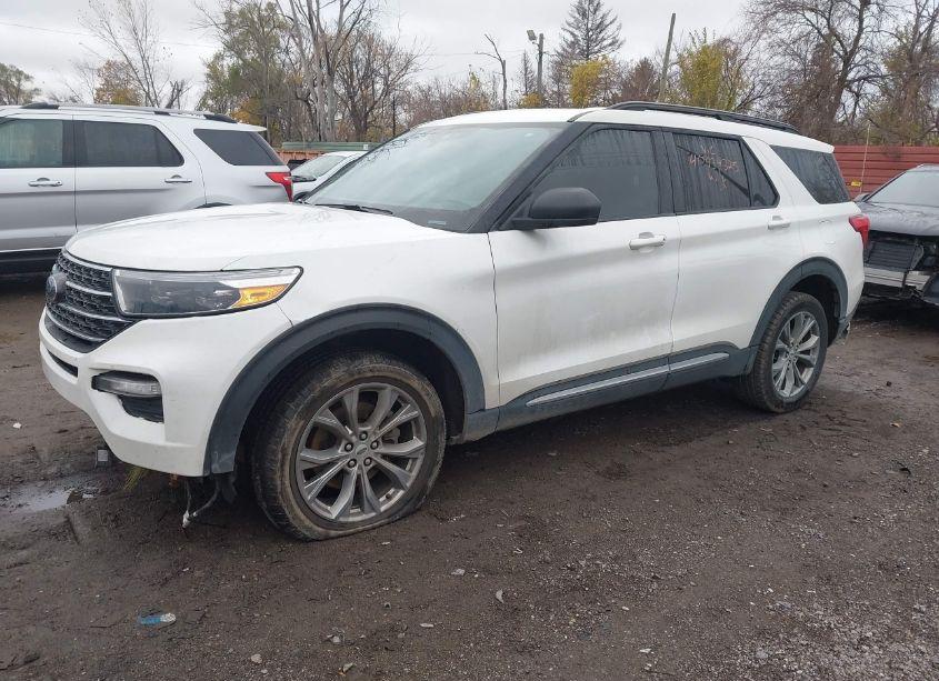Photo 2 of 2022 Ford Explorer XLT (VIN 1FMSK8DH9NGB42598)