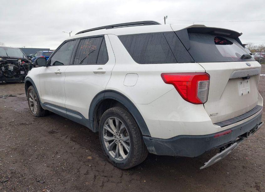 Photo 3 of 2022 Ford Explorer XLT (VIN 1FMSK8DH9NGB42598)