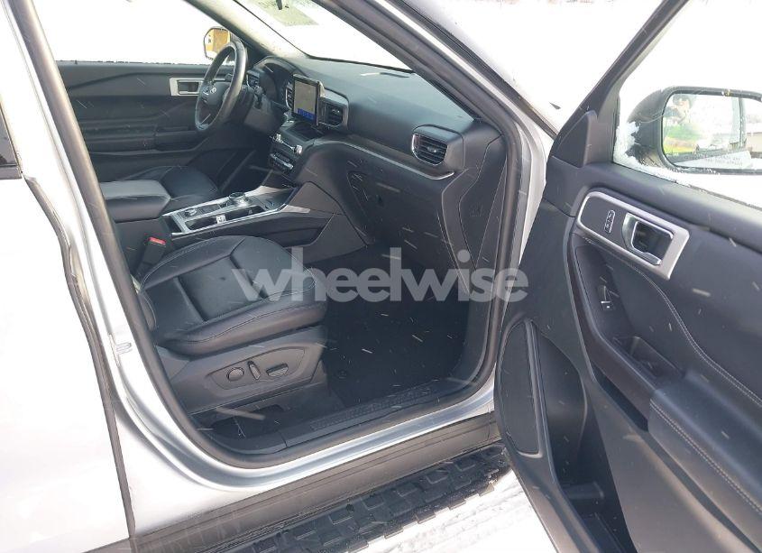 Photo 5 of 2020 Ford Explorer XLT (VIN 1FMSK8DHXLGB20056)