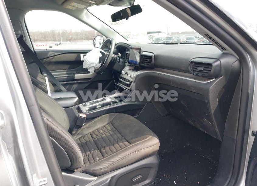 Photo 5 of 2020 Ford Explorer XLT (VIN 1FMSK8DHXLGC85332)