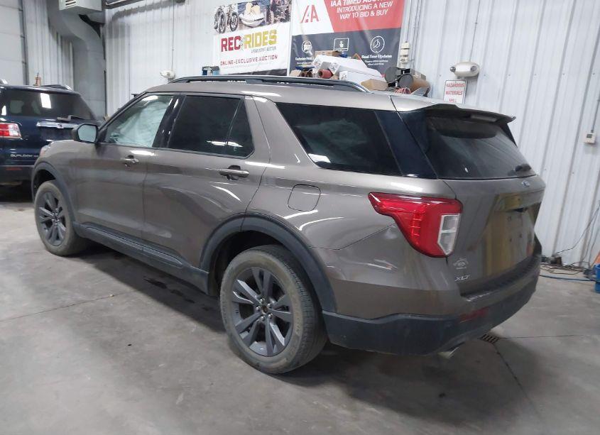 Photo 3 of 2021 Ford Explorer XLT (VIN 1FMSK8DHXMGA49703)