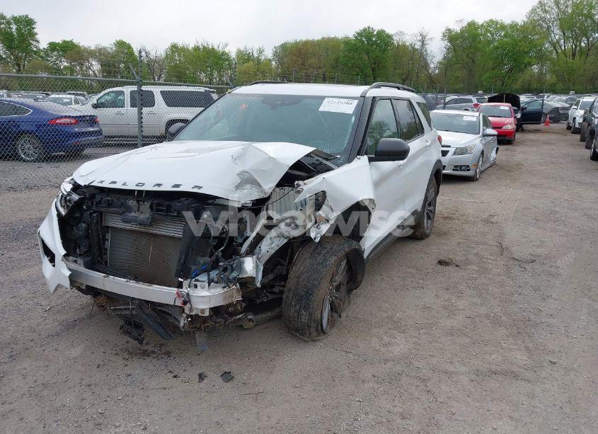 Photo 2 of 2021 Ford Explorer XLT (VIN 1FMSK8DHXMGA89778)