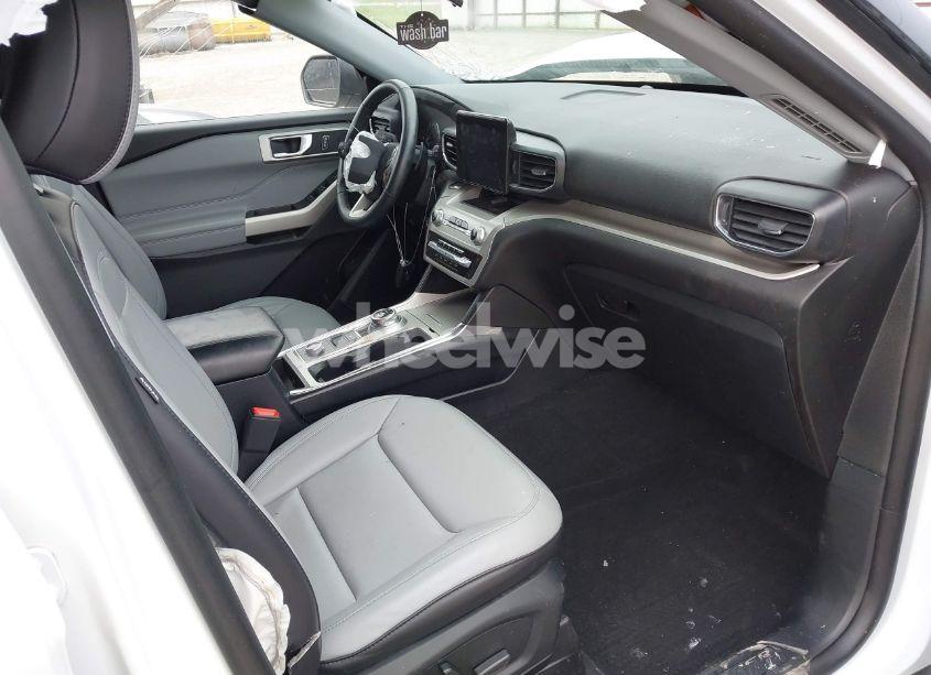 Photo 5 of 2021 Ford Explorer XLT (VIN 1FMSK8DHXMGA89778)