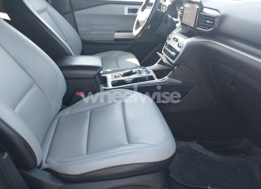 Photo 5 of 2021 Ford Explorer XLT (VIN 1FMSK8DHXMGA90316)