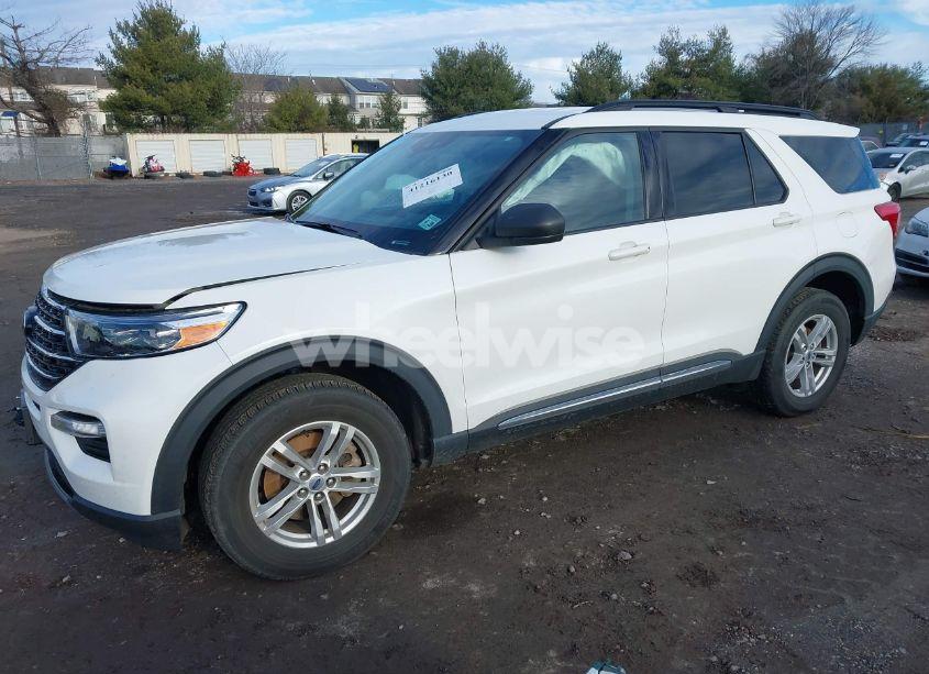 Photo 2 of 2021 Ford Explorer XLT (VIN 1FMSK8DHXMGB75835)