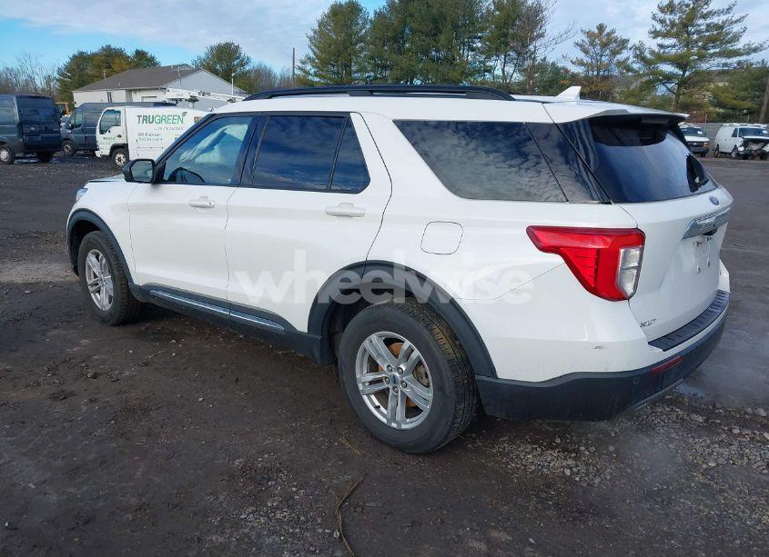 Photo 3 of 2021 Ford Explorer XLT (VIN 1FMSK8DHXMGB75835)