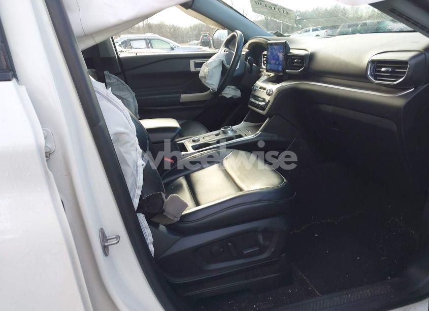 Photo 5 of 2021 Ford Explorer XLT (VIN 1FMSK8DHXMGB75835)