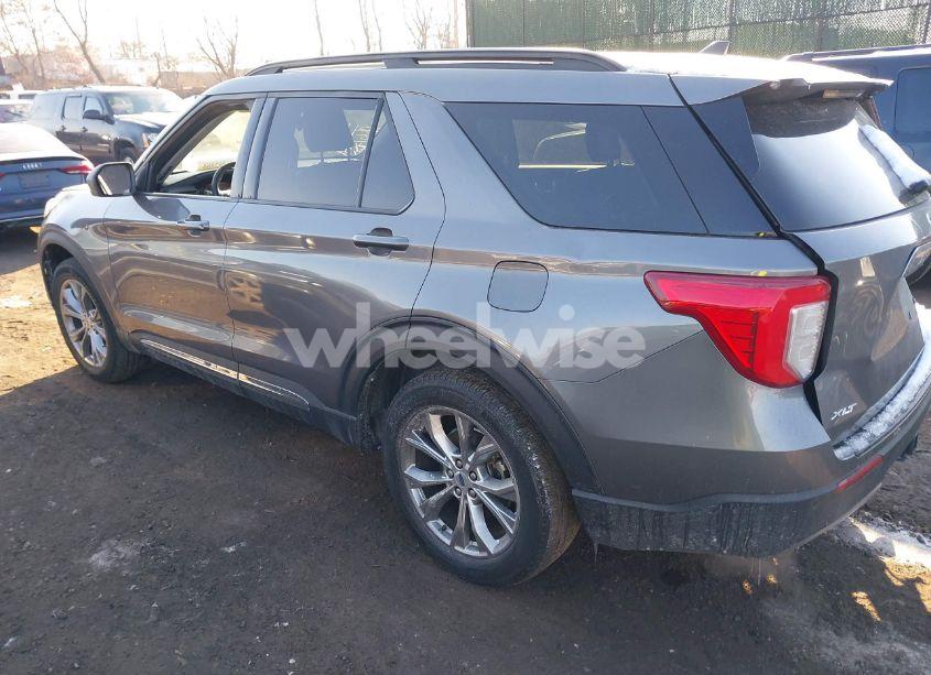 Photo 3 of 2022 Ford Explorer XLT (VIN 1FMSK8DHXNGA44387)