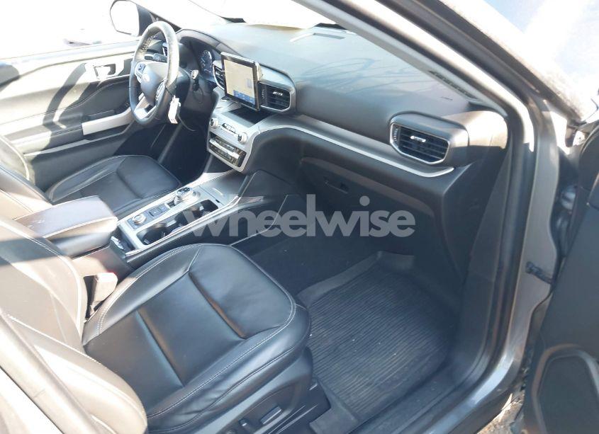 Photo 5 of 2022 Ford Explorer XLT (VIN 1FMSK8DHXNGA44387)