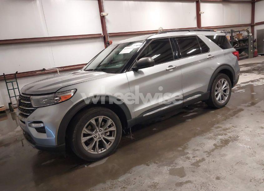 Photo 2 of 2022 Ford Explorer XLT (VIN 1FMSK8DHXNGC38255)