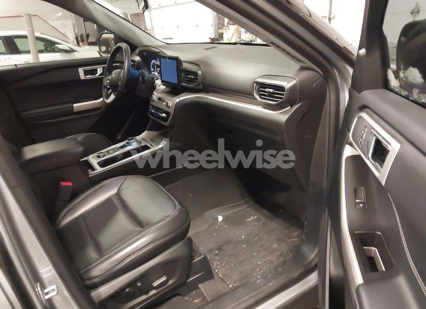 Photo 5 of 2022 Ford Explorer XLT (VIN 1FMSK8DHXNGC38255)