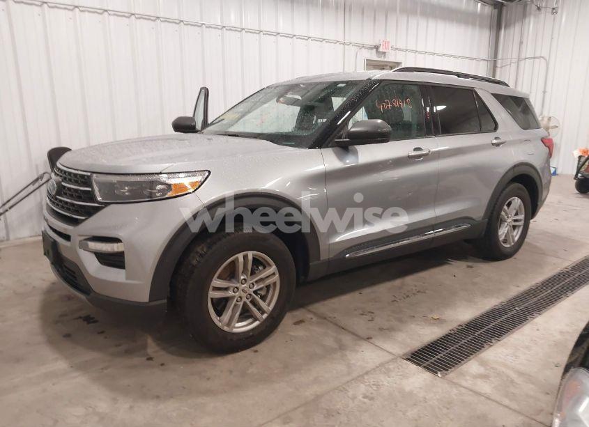 Photo 2 of 2022 Ford Explorer XLT (VIN 1FMSK8DHXNGC47571)
