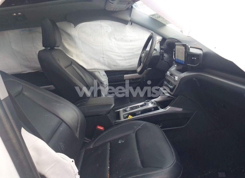 Photo 4 of 2023 Ford Explorer XLT (VIN 1FMSK8DHXPGA52489)
