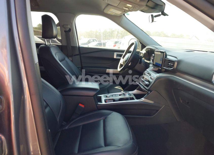 Photo 5 of 2023 Ford Explorer XLT (VIN 1FMSK8DHXPGB27823)