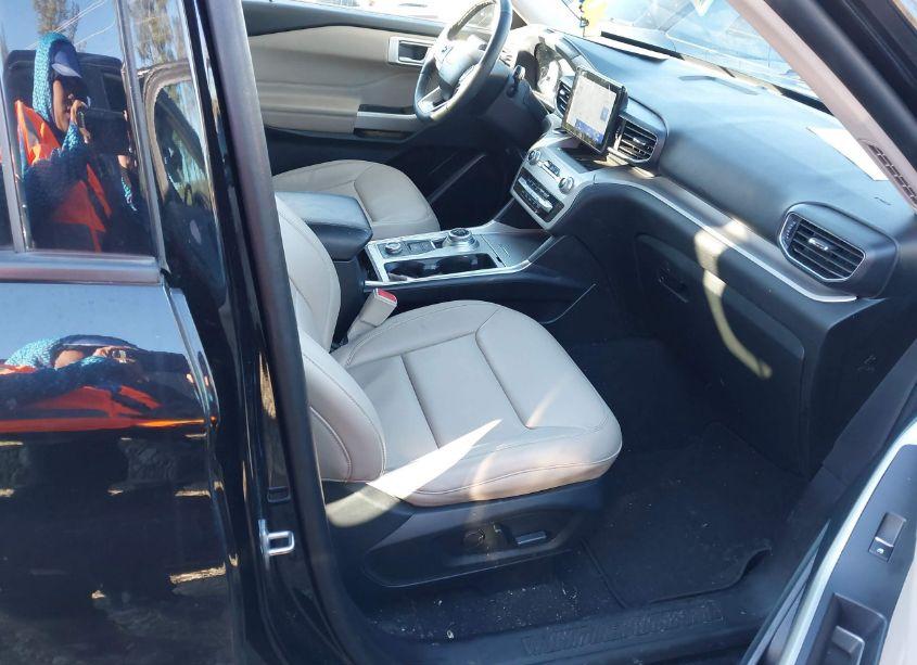 Photo 5 of 2023 Ford Explorer XLT (VIN 1FMSK8DHXPGB28051)