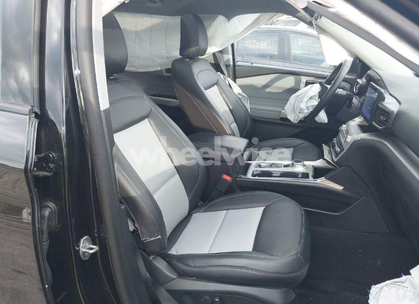 Photo 5 of 2023 Ford Explorer XLT (VIN 1FMSK8DHXPGB92770)