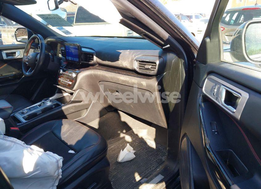 Photo 5 of 2022 Ford Explorer ST-LINE (VIN 1FMSK8KH2NGB26827)