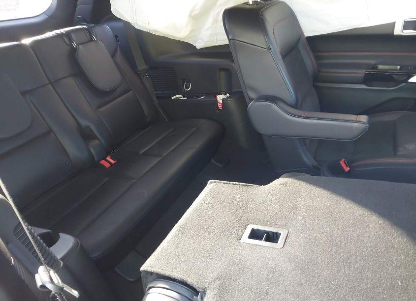 Photo 8 of 2023 Ford Explorer ST-LINE (VIN 1FMSK8KH5PGC10529)