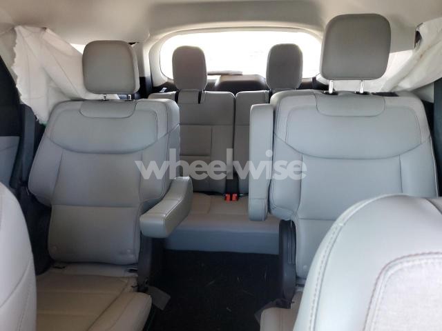 Photo 2 of 2025 FORD EXPLORER ACTIVE (VIN 1FMUK7DH2SGB29786)