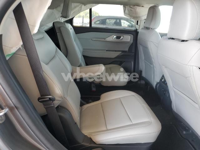 Photo 7 of 2025 FORD EXPLORER ACTIVE (VIN 1FMUK7DH2SGB29786)