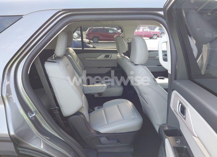 Photo 8 of 2025 Ford Explorer ACTIVE (VIN 1FMUK7DH4SGA37188)