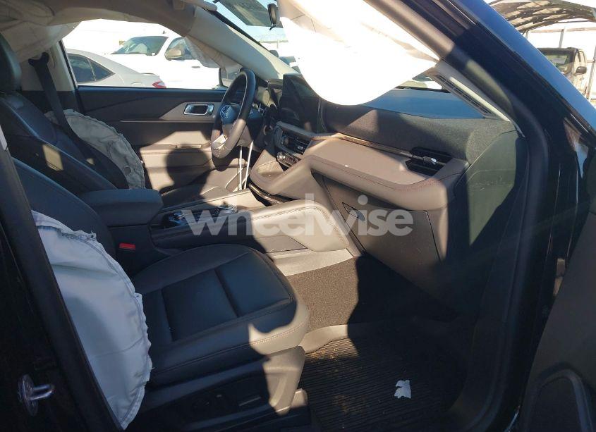 Photo 5 of 2025 Ford Explorer ACTIVE (VIN 1FMUK7DH5SGA42853)